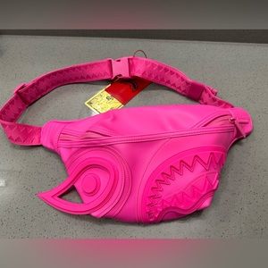 Sprayground Sakura Shock Wave Savvy
Crossbody